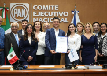 Jorge Romero recibe registro como aspirante a la dirigencia nacional del PAN