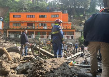 Suman nueve decesos por derrumbe de cerro en Jilotzingo, Edomex