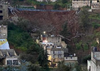 Muere un bombero por derrumbe en la zona de San Francisco Chimalpa en Naucalpan
