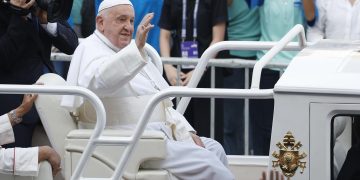 Papa Francisco celebró misa para 100,000 personas en Yakarta