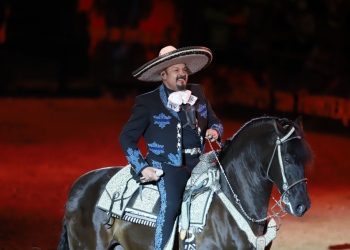 Pepe Aguilar recibirá el Premio Billboard Salón de la Fama