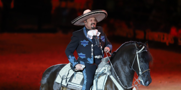 Pepe Aguilar recibirá el Premio Billboard Salón de la Fama