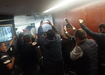 Manifestantes irrumpen en el Senado; se van a receso