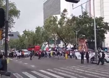 Se manifiestan frente al Senado a favor y en contra de la Reforma Judicial