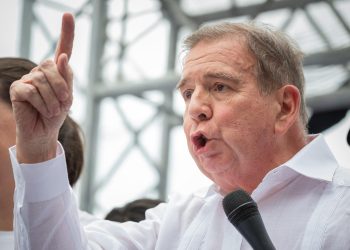 Edmundo González Urrutia se exilia en España y evita ser detenido en Venezuela