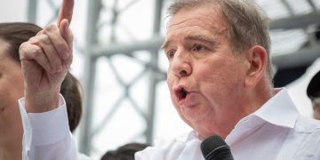 Edmundo González Urrutia se exilia en España y evita ser detenido en Venezuela