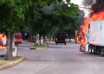 AMLO responsabiliza a EU de violencia en Sinaloa; ciudadanos exigen respuesta contundente en desplegado
