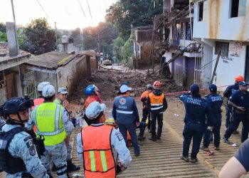 Tragedia en Xalapa se deslava cerro y cobra vida de una familia