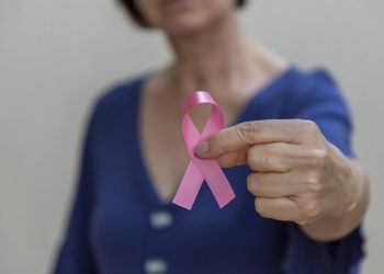 Mexicanas con cáncer de mama y sin seguro social viven “calvario” para lograr tratamiento