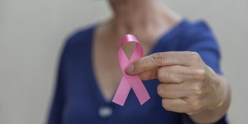 Mexicanas con cáncer de mama y sin seguro social viven “calvario” para lograr tratamiento