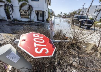 El huracán Milton deja muertes y destrucción a su paso por Florida
