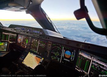 Piloto muere en pleno vuelo y obliga a un aterrizaje de emergencia