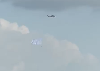 ¿Se rindió? Helicóptero de la Marina sobrevuela Culiacán ondeando una bandera blanca