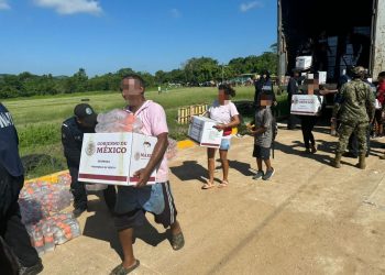 Continúa la ayuda a damnificados por “John” y “Nadine” en Tabasco, Veracruz y Guerrero