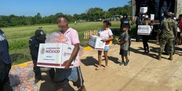 Continúa la ayuda a damnificados por “John” y “Nadine” en Tabasco, Veracruz y Guerrero