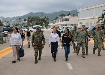 Abastecimiento de agua potable en Acapulco y el restablecimiento de caminos, evalúa la presidenta