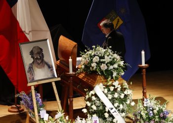 Muere el escritor chileno Antonio Skármeta, recordado por ‘El cartero de Neruda’