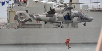 Encabeza Sheinbaum desfile de la Armada de México en Veracruz
