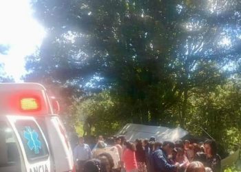 Autobús vuelca con 40 personas abordo en Jiquipilco, Edomex