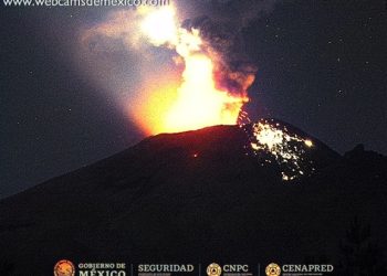 Popocatépetl registra varios episodios de tremor, acompañados de material incandescente