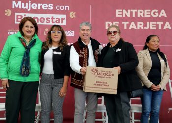 Reciben 2 mil mexiquenses la tarjeta Mujeres con Bienestar en Atlacomulco