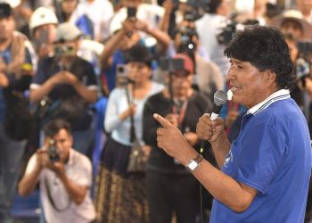 Seguidores de Morales inician bloqueos en el centro de Bolivia