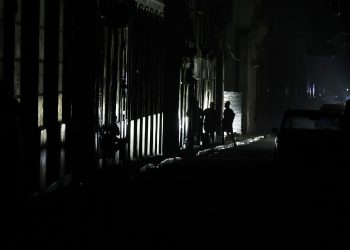 Gobierno cubano prevé que su sistema eléctrico vuelva a la normalidad este martes