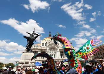 Arrancan festividades por Día de Muertos: 188 Alebrijes desfilaron en CDMX