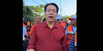 Mario Delgado supervisa acciones de limpieza en escuelas afectadas por John en Guerrero