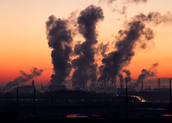 El planeta pende de la cuerda floja climática ante el aumento imparable de emisiones, alerta la ONU