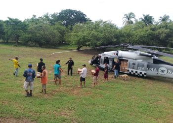 El Ejército, Fuerza Aérea y GN trasladan más de 130 toneladas de víveres con motivo del huracán “John”