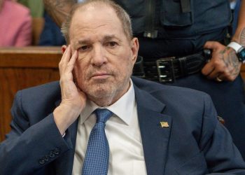 El nuevo juicio contra Harvey Weinstein se retrasa hasta 2025