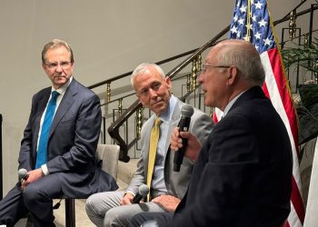 Ken Salazar llama a América del Norte a consolidarse como la potencia económica más próspera y competitiva