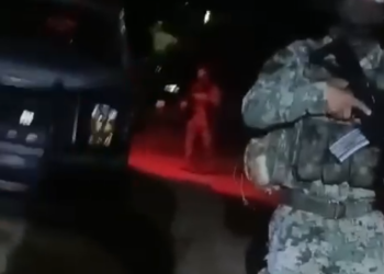 Privan de su libertad a ocho jóvenes en Petatlán presuntos integrantes de la Marina