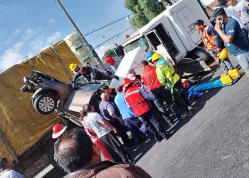 Al menos 10 vehículos afectados por choque en la México-Puebla