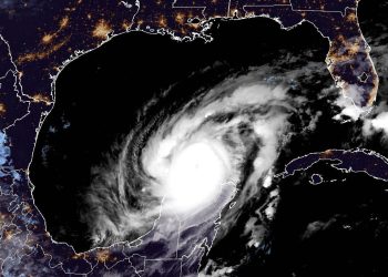 El huracán Milton de categoría 4 aumenta de tamaño mientras enfila hacia Florida