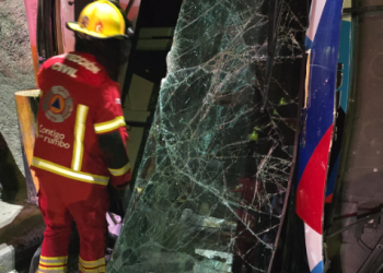 Unos 30 lesionados dejó la volcadura de autobús en Puebla