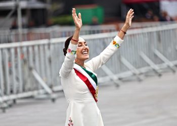 Mandatarios felicitan a Sheinbaum por toma de posesión