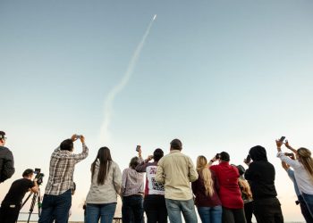 Turistas se reúnen en Matamoros para ver lanzamiento del cohete Starship de SpaceX