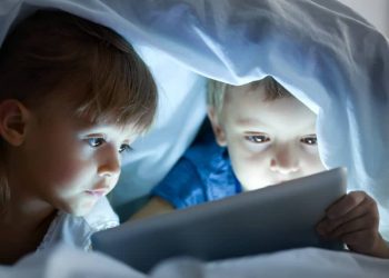 Crece prevalencia de miopía en niños por uso intensivo de pantallas