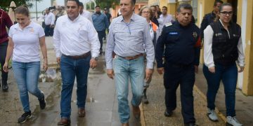 Lluvias dejan ríos desbordados, comunidades incomunicadas y dos personas no localizadas en Veracruz