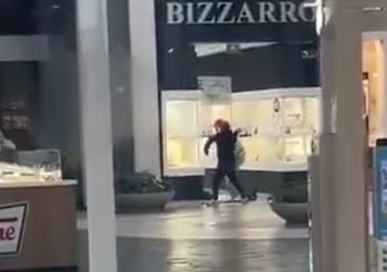 Sujetos armados con mazos ingresan a joyería en “Portal San Ángel”