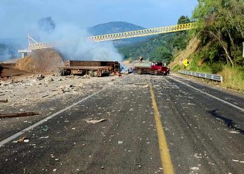 Siete muertos, saldo de choque en la autopista Siglo 21 en Michoacán