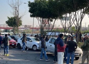 Cierran vialidades, por abuso de grúas y corralones en Edomex