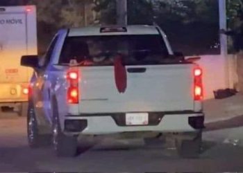 Dejan 11 cuerpos en una camioneta en Chilpancingo