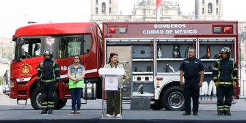 Bomberos capitalinos serán equipados