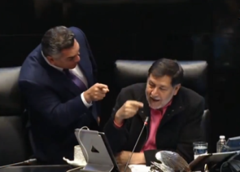 Alito Moreno y Fernández Noroña  se gritan y manotean en declaratoria de reforma constitucional