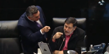 Alito Moreno y Fernández Noroña  se gritan y manotean en declaratoria de reforma constitucional