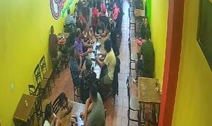 VIDEO: Asaltan taquería en Cuernavaca y padre de familia huye