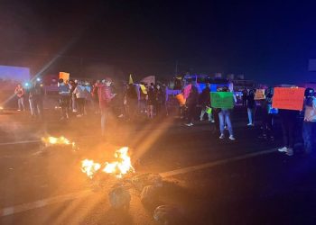 Bloquean la México-Querétaro, en protesta por elección de delegados municipales